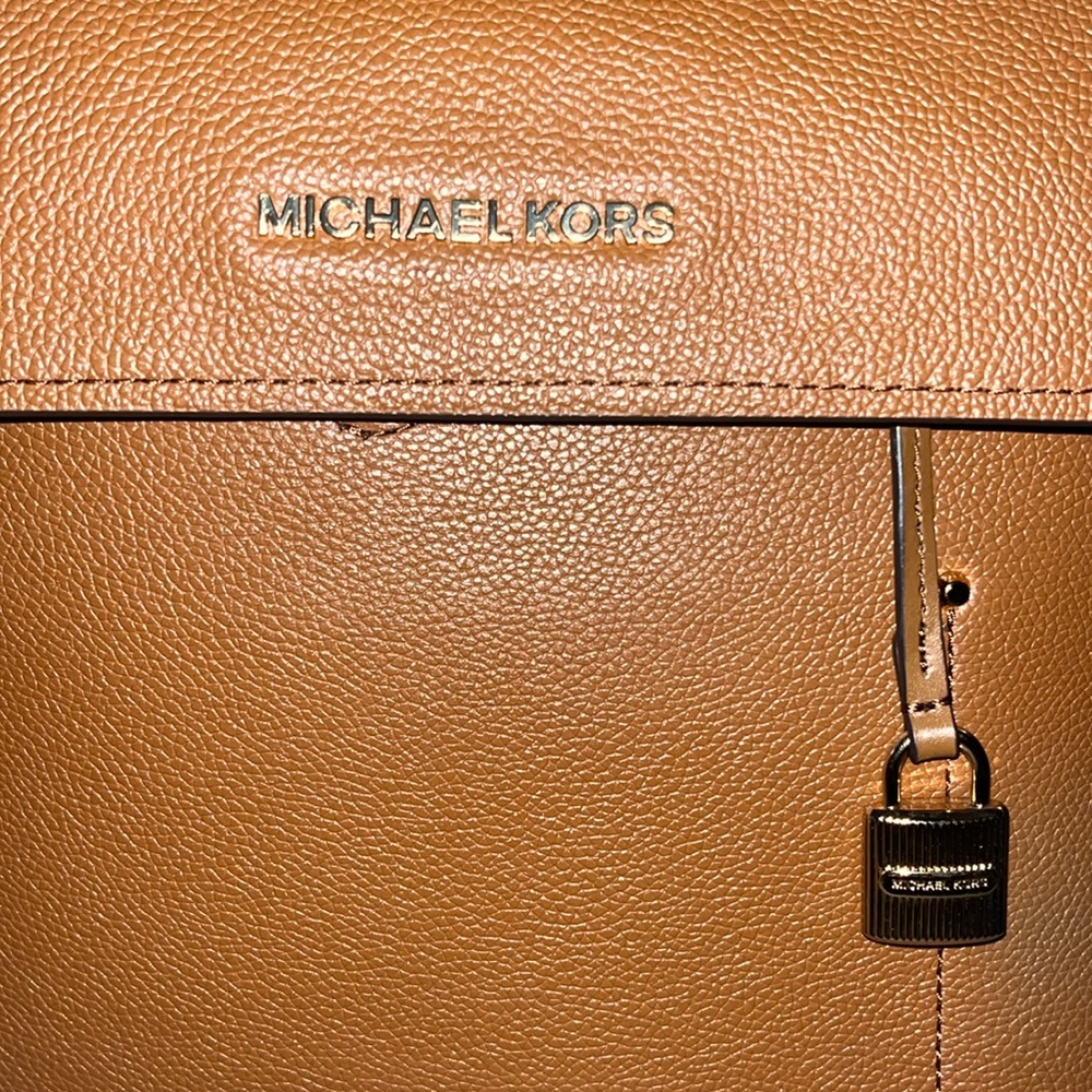 Beautiful Michael Kors Backpack! - image 3